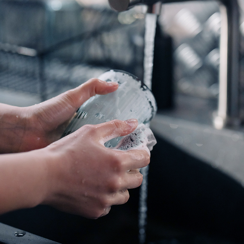 Pexels Washing Glas_840_840