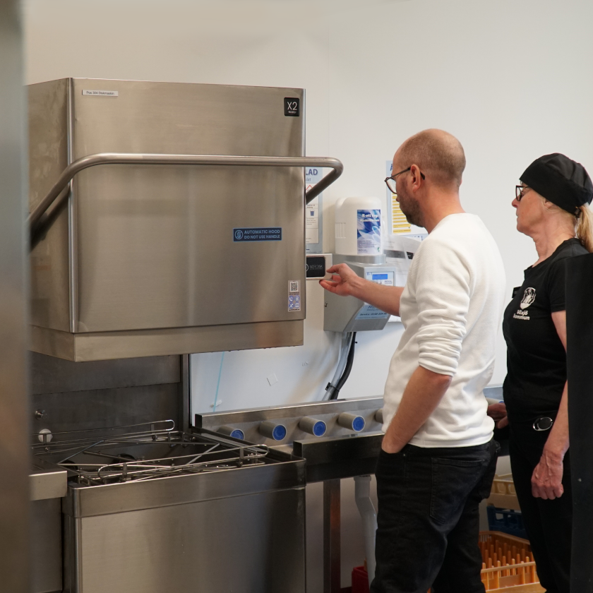 Anders Och Anette In Kitchen 840X840